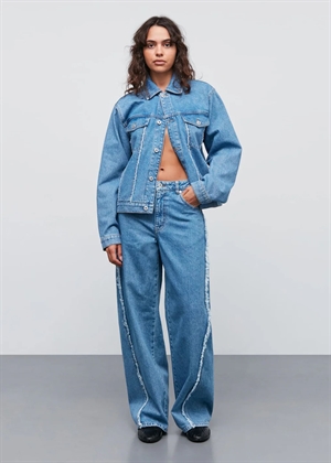 Gaia Classic denim jakke Mid Blue Denim Mads Nørgaard 